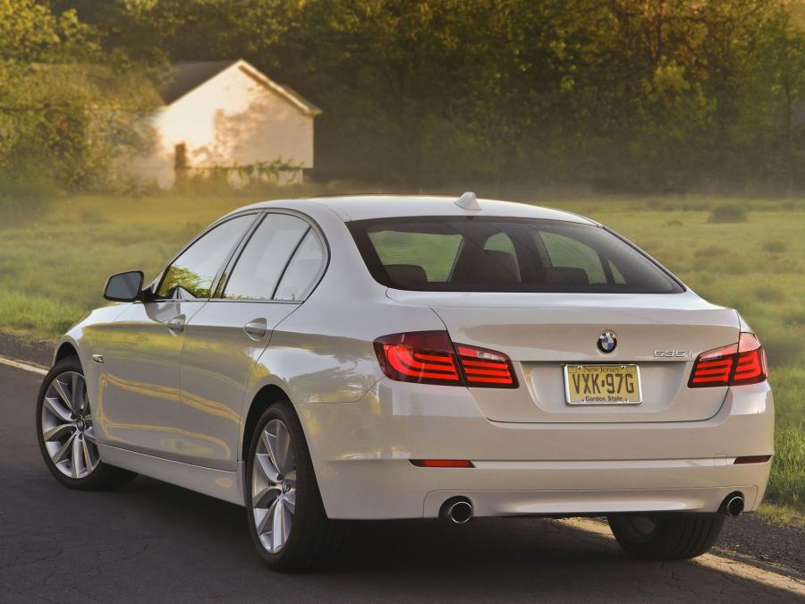  BMW 535i 2010 года  (US) (фото 5 из 11)